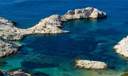 Découvrir les Calanques en bateau